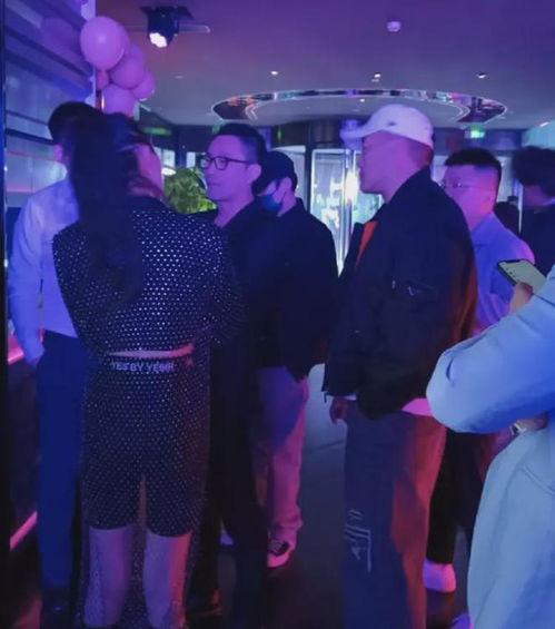 明星去酒吧,明星们的酒吧狂欢时刻