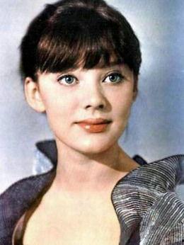 明星现场扔戒指视频,明星现场扔戒指，浪漫求婚引全民热议