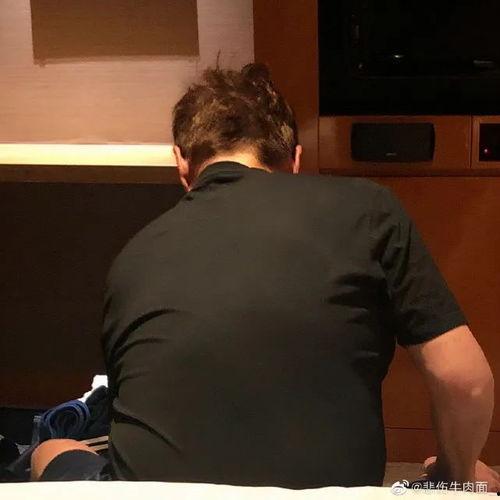 男子吃瓜被质疑后续